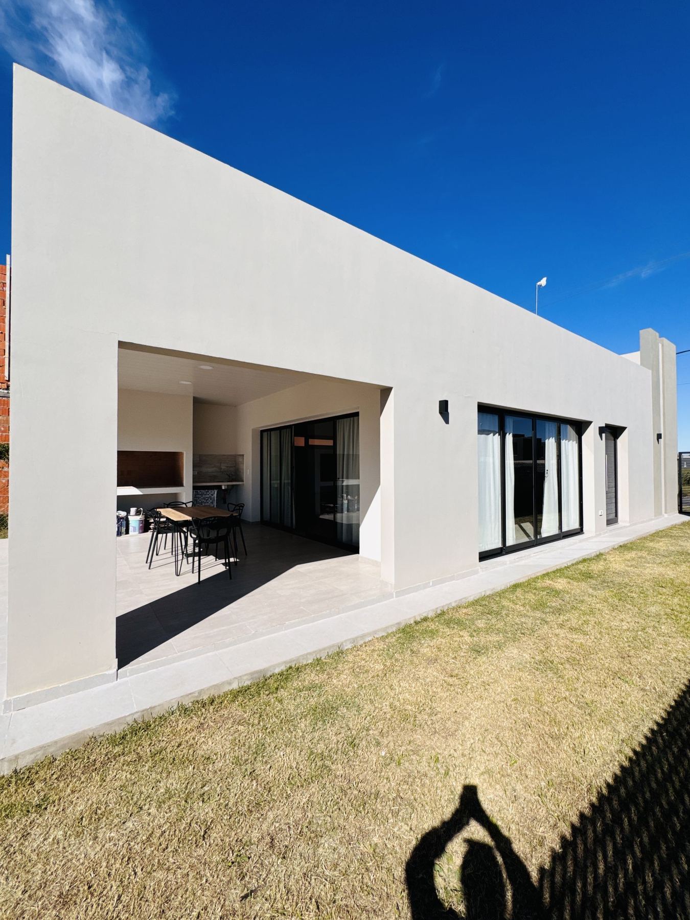 Galería cubierta abierta al jardín